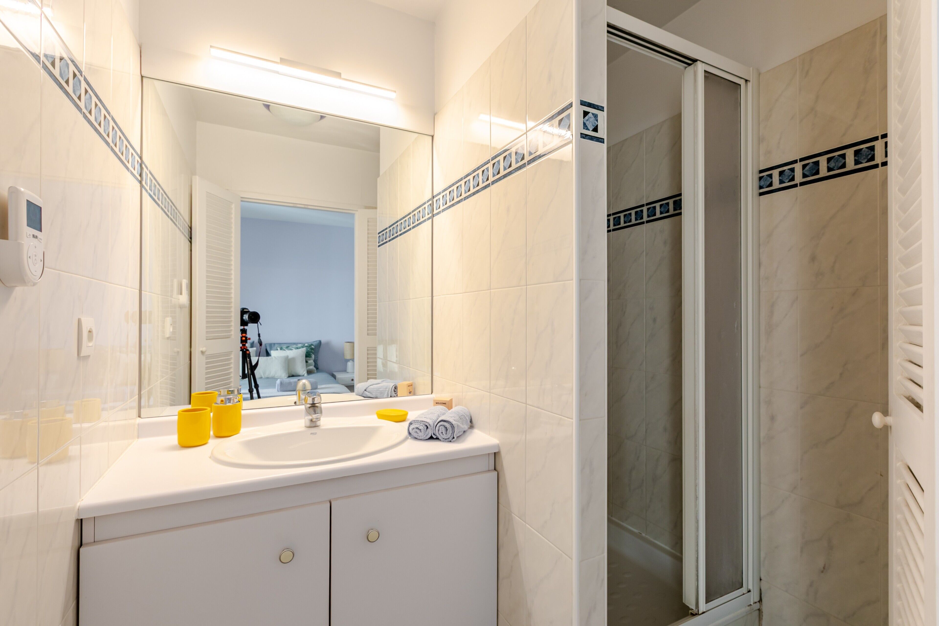 Shower, hair dryer, towels