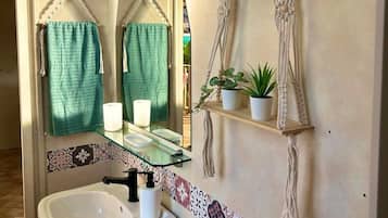 Douche, serviettes fournies