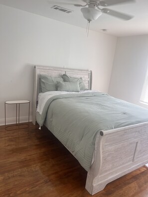 2 chambres, fer et planche à repasser, draps fournis