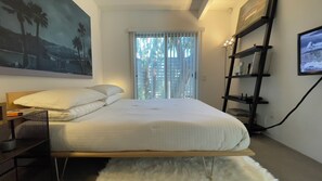 2 Schlafzimmer, Schreibtisch, Bügeleisen/Bügelbrett, Reisekinderbett