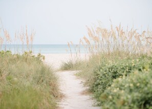 Beach nearby - Loggerhead Cay 433 NEWLY renovated and gorgeous! (Sanibel)