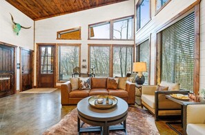 Smart TV, fireplace, DVD player