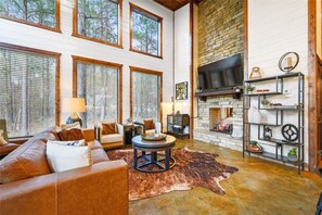 Smart-TV, Kamin, DVD-Player