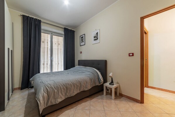 1 habitación, tabla de planchar con plancha, wifi y ropa de cama 