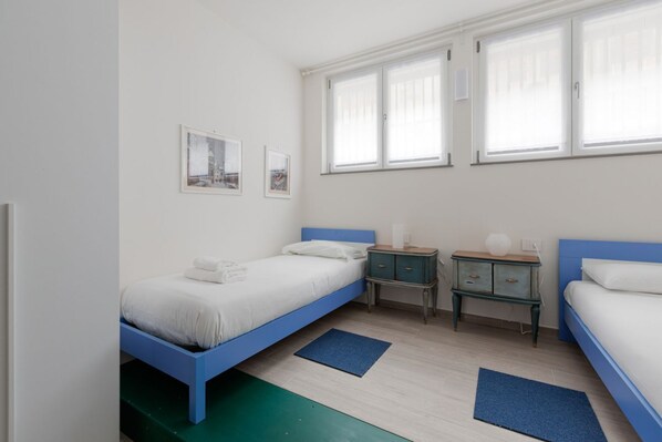 2 habitaciones, tabla de planchar con plancha, wifi y ropa de cama 
