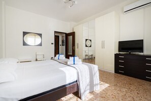 2 chambres, fer et planche à repasser, Wi-Fi, draps fournis