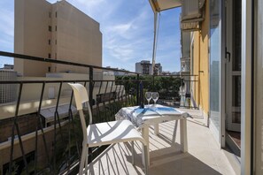 تناول الطعام بالخارج