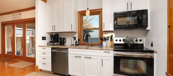 Stunning Sunrise Waterfront Views on Lake Winnebago