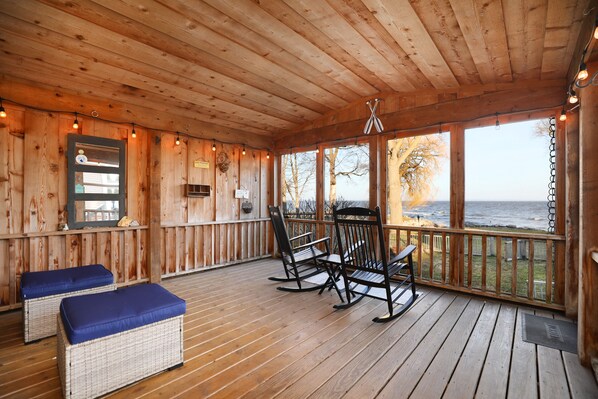 Interior - Stunning Sunrise Waterfront Views on Lake Winnebago (Oshkosh)