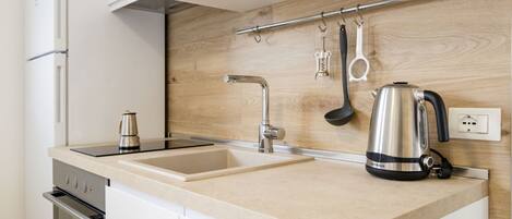 Fridge, oven, stovetop, dishwasher