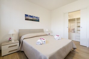 1 bedroom, iron/ironing board, WiFi, bed sheets - GuestHost - Cozy apartment that accommodates up to 2 people and is equipped with all comforts, including a patio equipped to enjoy pleasant moments of relaxation. The accommodation is located in a quiet residential area on the edge of the industrial area (Monopoli)