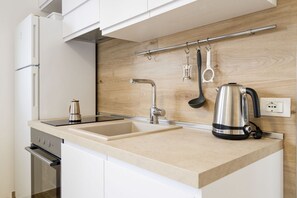 Refrigerador, horno, parrilla de estufa y lavavajillas 