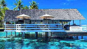 Petit déjeuner, déjeuner et dßner servis sur place, vue sur la plage