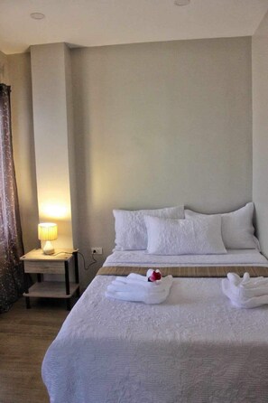 3 chambres, fer et planche à repasser, Wi-Fi, draps fournis