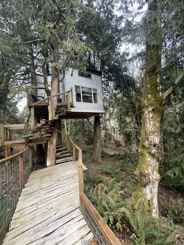 Delightful Treehouse Getaway