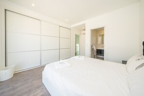 4 bedrooms, iron/ironing board