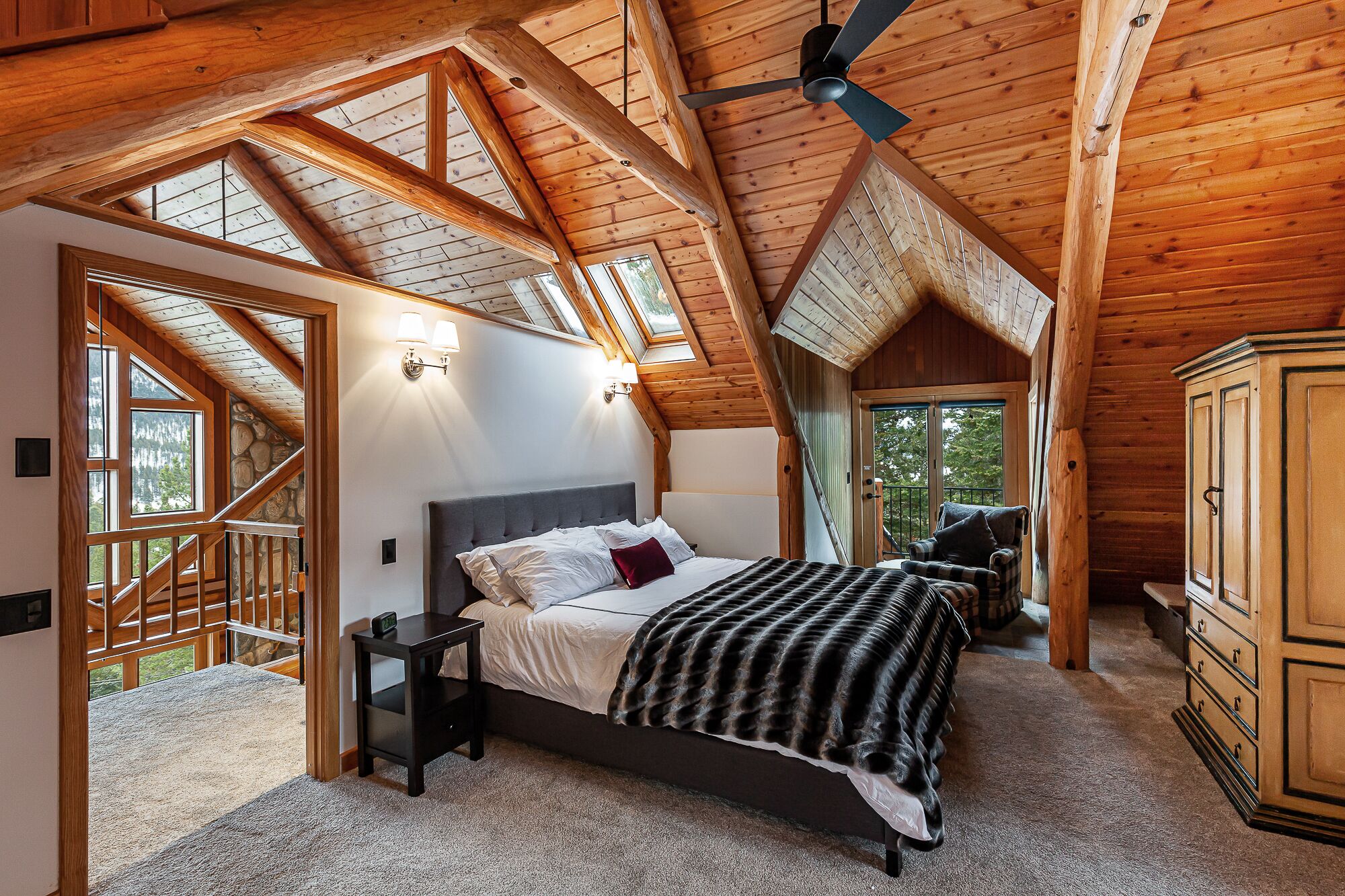 4 bedrooms, desk, iron/ironing board, free WiFi