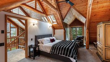 4 bedrooms, desk, iron/ironing board, free WiFi