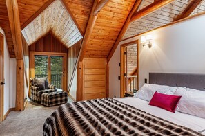 4 bedrooms, desk, iron/ironing board, free WiFi