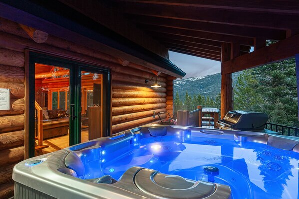 Terrace/patio - Bridger Lodge: Ski-In Ski-Out/Hike/Bike/Fish/Hunt Bridger Bowl Ski Area (Bozeman)