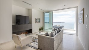 Smart TV, table tennis