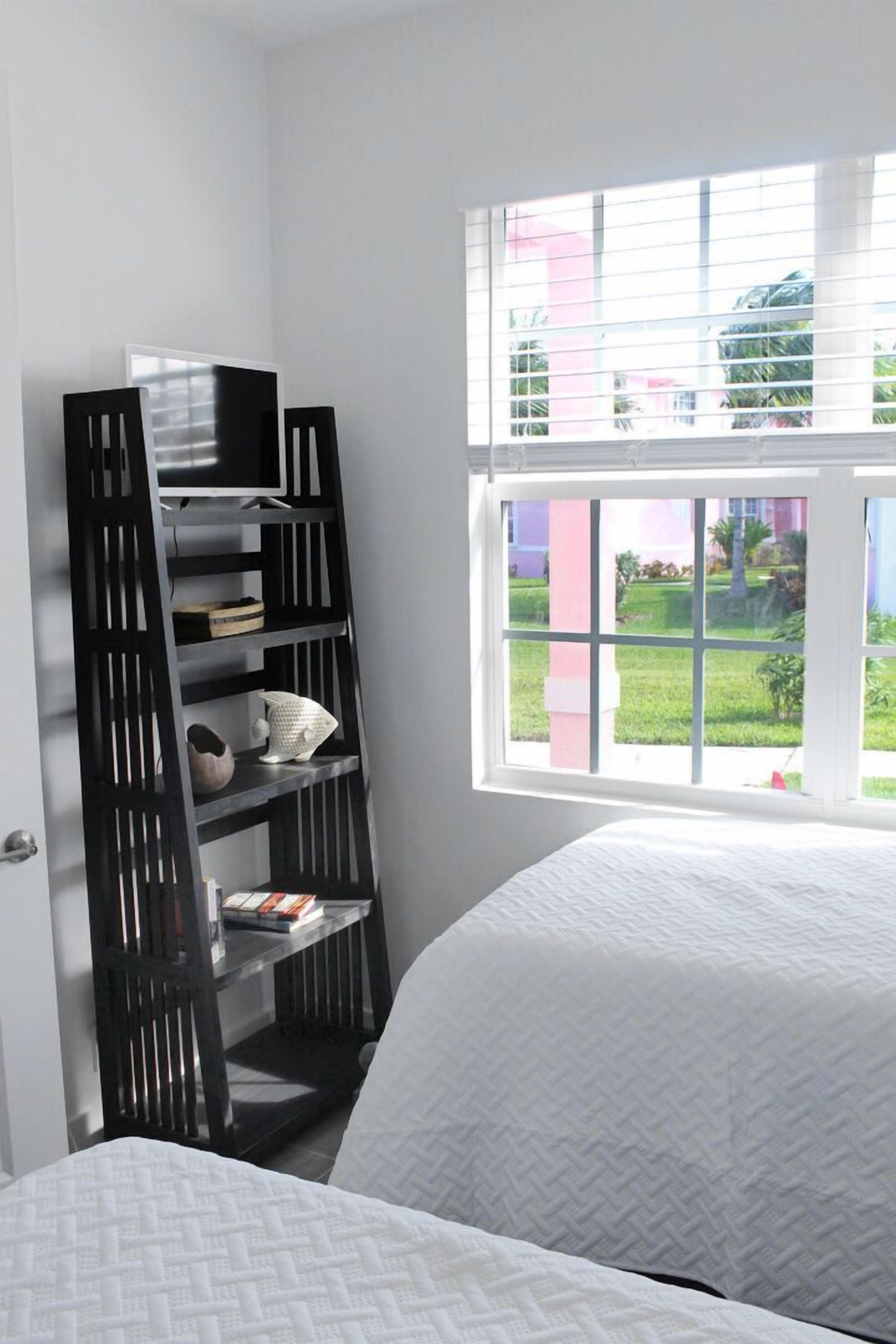 3 bedrooms, iron/ironing board, WiFi (free), bed sheets
