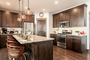 Fridge, microwave, oven, stovetop - Close to Ski and the Jordanelle State Park, Community Amenities (Kamas)