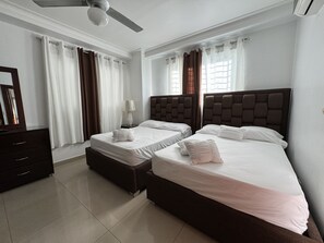 3 chambres, fer et planche à repasser, draps fournis