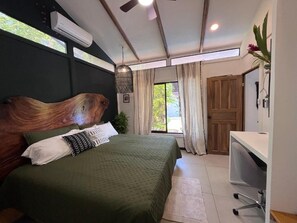 Design-Villa, Poolblick | Zimmersafe, individuell dekoriert, individuell eingerichtet