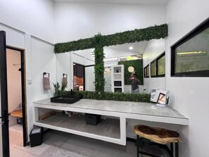 Interior - Mecca (Puerto Viejo de Talamanca)