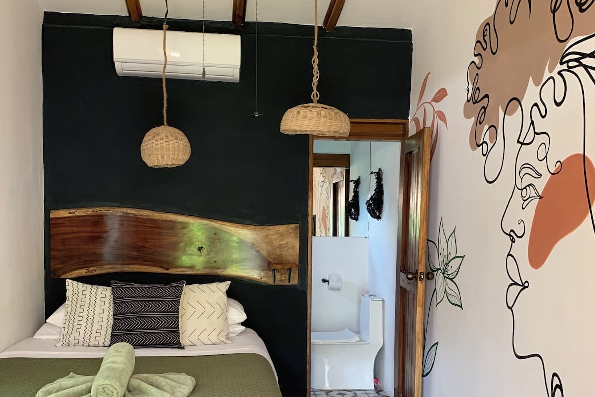 经典客房, 泳池景观 | 客房内保险箱、特色装修、特色家居、笔记本电脑工作区