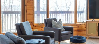 Spacious light-filled house near Stillwater - The Stone's Throw Riverhouse
