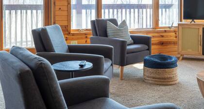 Spacious light-filled house near Stillwater - The Stone's Throw Riverhouse