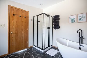 Jetted tub, hair dryer, towels, soap