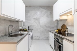 Fridge, microwave, oven, stovetop - Florida - 2 bedrooms in Ibiza (Madrid)