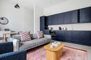 Fernseher, Stereoanlage