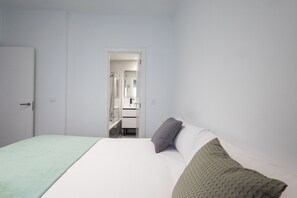 1 habitación, tabla de planchar con plancha, wifi gratis y ropa de cama 