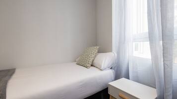 1 slaapkamer, een strijkplank/strijkijzer, gratis wifi, beddengoed