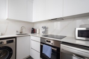 Refrigerador, microondas, horno y lavavajillas 