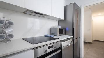 Refrigerador, microondas, horno, lavavajillas
