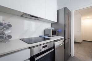 Refrigerador, microondas, horno y lavavajillas 