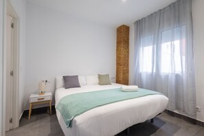 1 habitación, tabla de planchar con plancha, wifi gratis y ropa de cama 