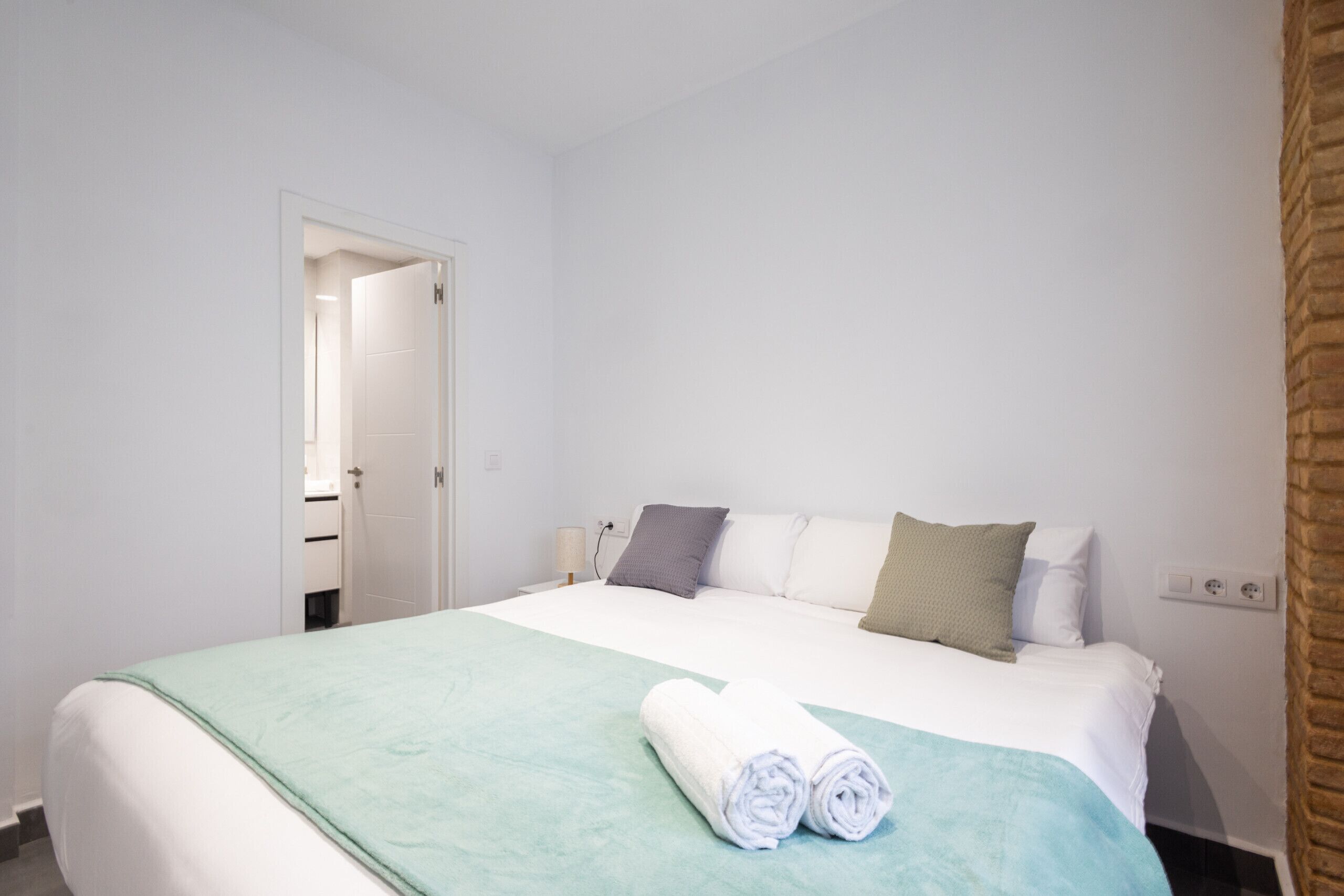 1 slaapkamer, een strijkplank/strijkijzer, gratis wifi, beddengoed