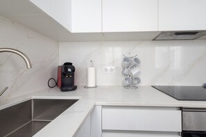 Réfrigérateur, micro-ondes, four, lave-vaisselle