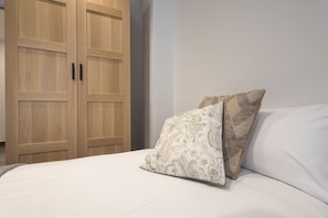 2 dormitorios, tabla de planchar con plancha, wifi gratis y ropa de cama