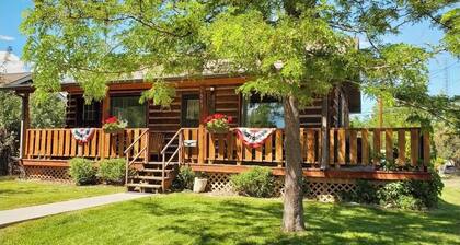 Buffalo Cabin- pet friendly, wraparound porch, walking distance to downtown