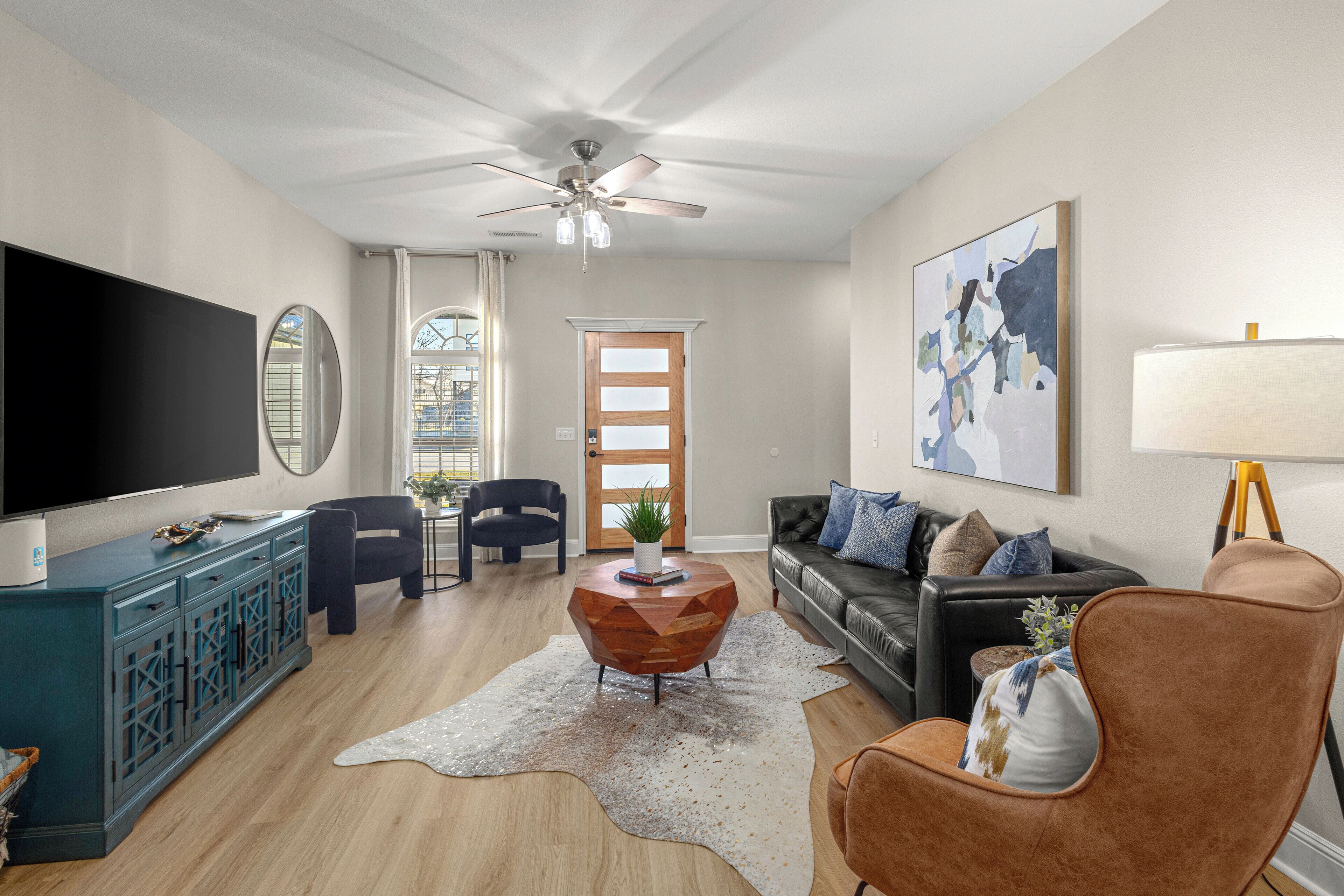 Smart TV, computer monitors