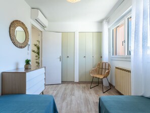 Interior - Les Iris by Interhome (Carqueiranne)