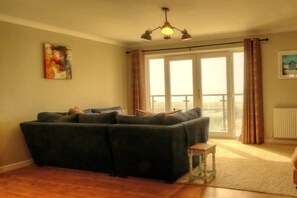 TV - Sea Breeze Haven | 4 Beds with Stunning Views (Hayling island)