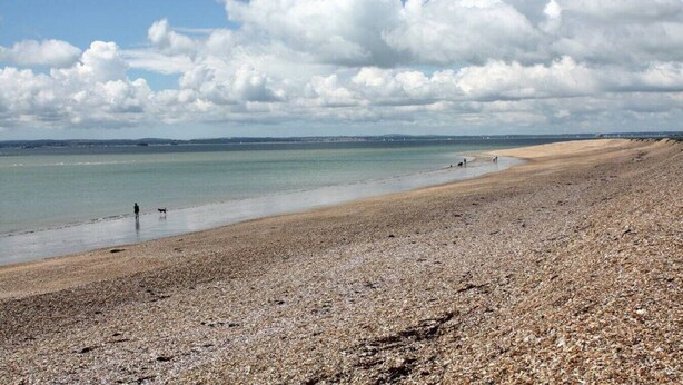 A pebbly beach with a clear sky and distant horizon. - Sea Breeze Haven | 4 Beds with Stunning Views! (Hayling Island)